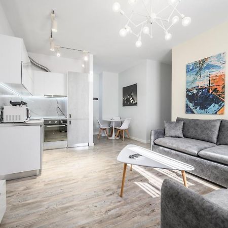 Miku Apartment-Modernly Designed Downtown تيرانا المظهر الخارجي الصورة
