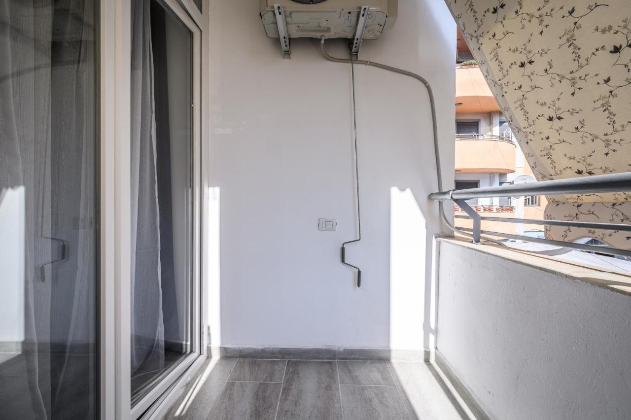 Miku Apartment-Modernly Designed Downtown تيرانا المظهر الخارجي الصورة