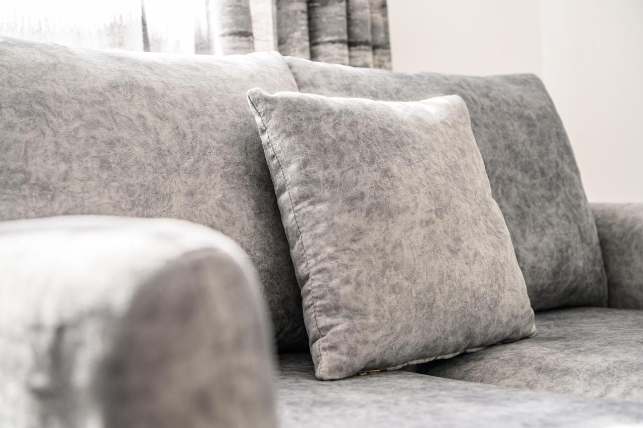 Miku Apartment-Modernly Designed Downtown تيرانا المظهر الخارجي الصورة
