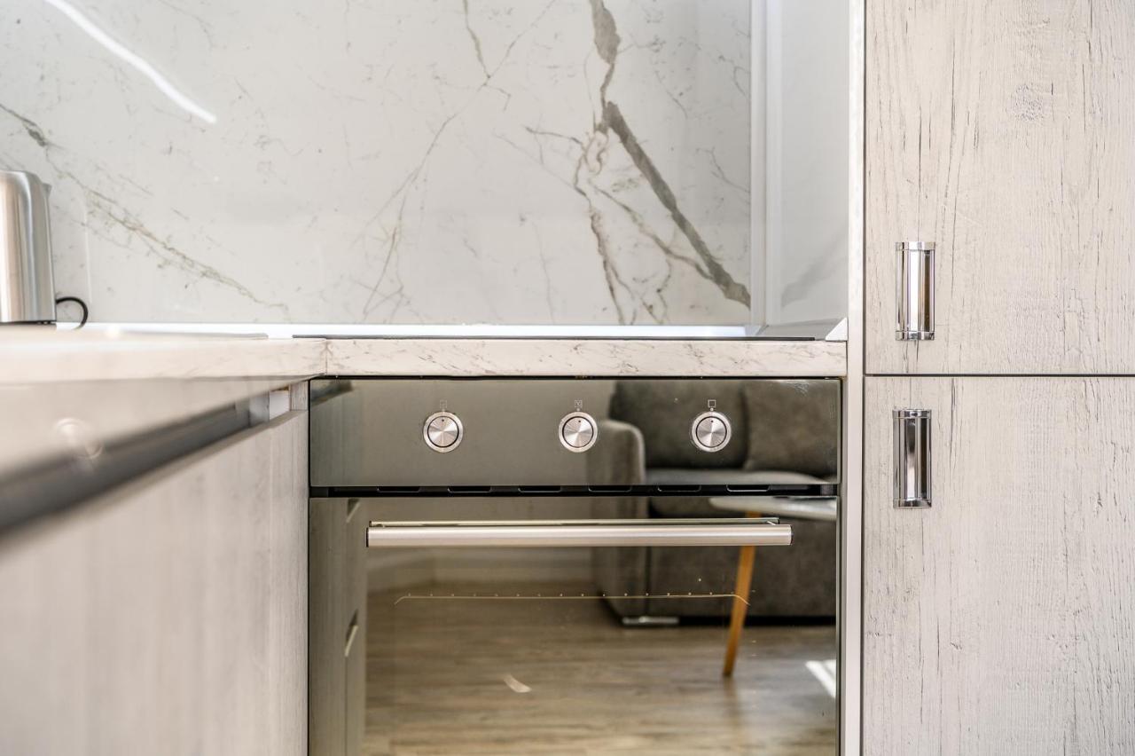 Miku Apartment-Modernly Designed Downtown تيرانا المظهر الخارجي الصورة